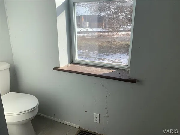 $122,000 | 325 Iris Court, St. Clair, MO 63077