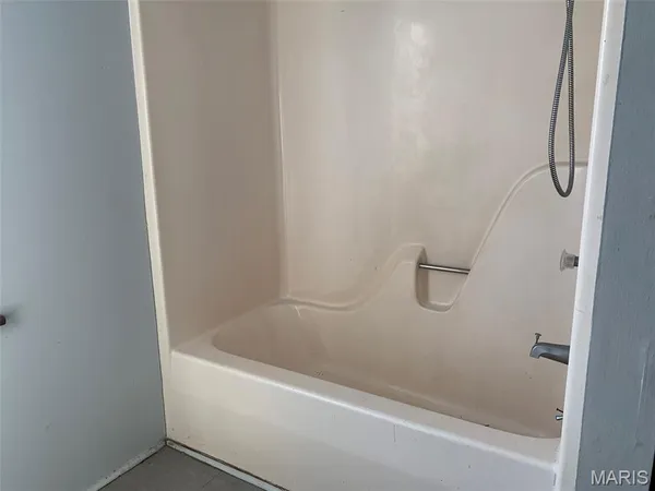 $122,000 | 325 Iris Court, St. Clair, MO 63077