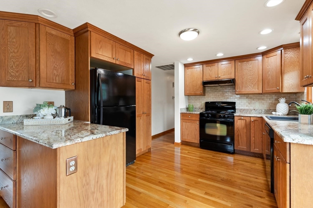 4 Eileen Road Peabody, MA 01960 - Photo 6 of 34 Gallery Image 6
