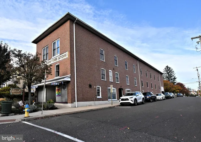 $2,000 | 601 West Market Street, Unit 3, Perkasie, PA 18944