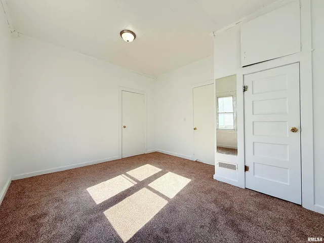 $69,900 | 123 West College Street, Harrisburg, IL 62946