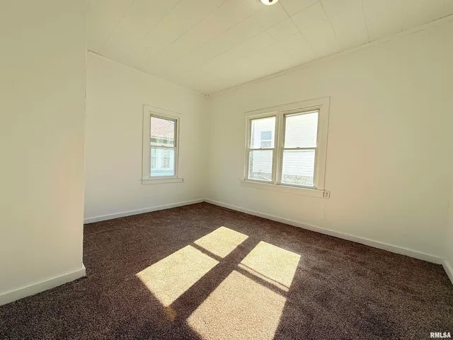 $69,900 | 123 West College Street, Harrisburg, IL 62946