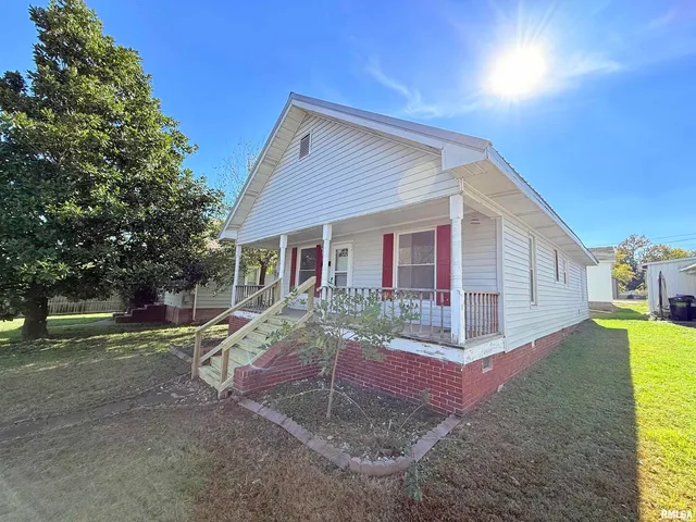 $69,900 | 123 West College Street, Harrisburg, IL 62946