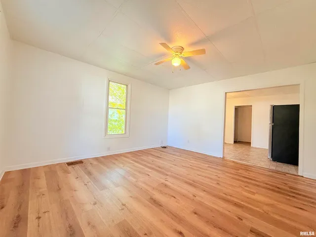 $69,900 | 123 West College Street, Harrisburg, IL 62946