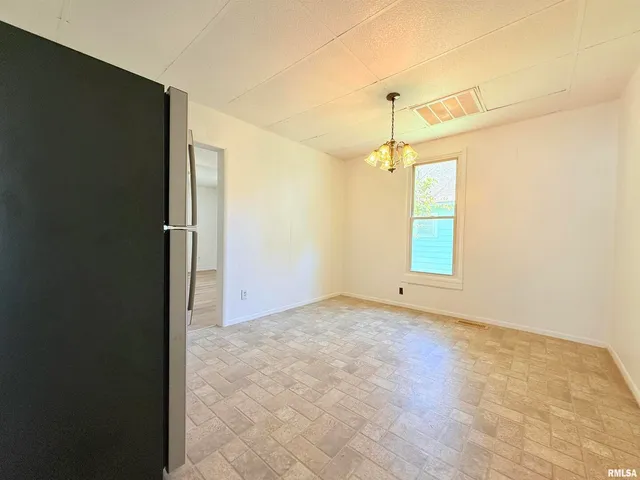 $69,900 | 123 West College Street, Harrisburg, IL 62946