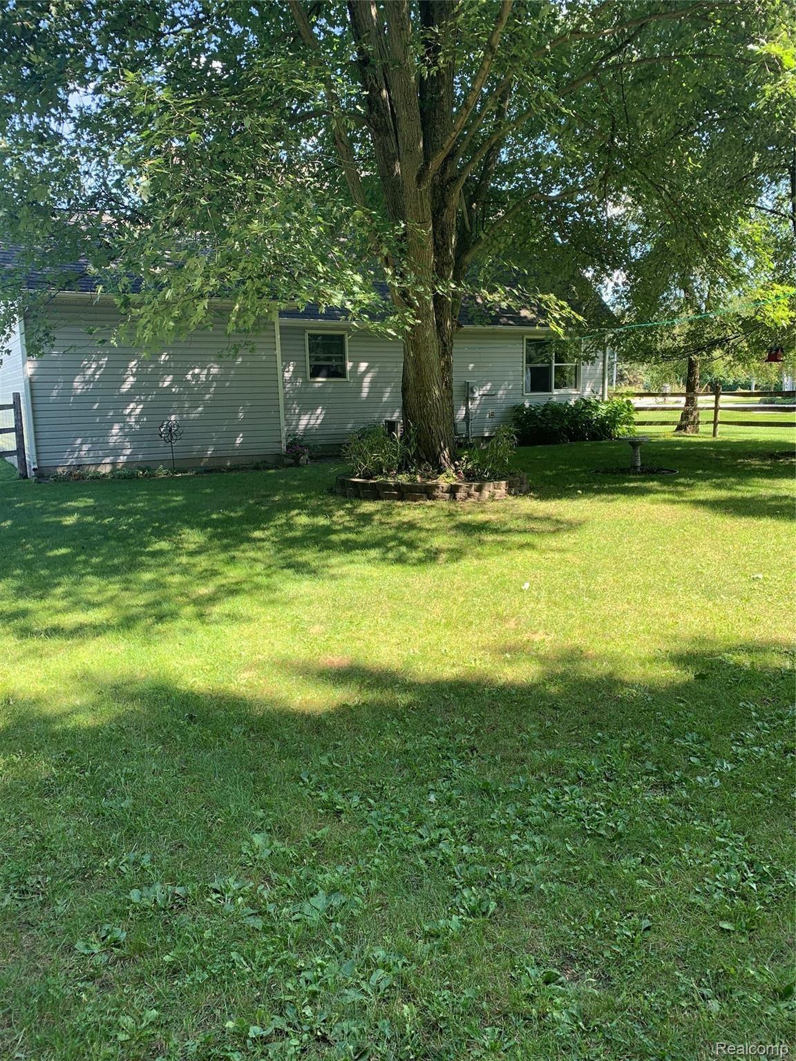 12311 Grafton Road Carleton, MI 48117 - Photo 9 of 36 824A9D0F-94C0-4FA7-A40B-52591C9897A6.jpeg