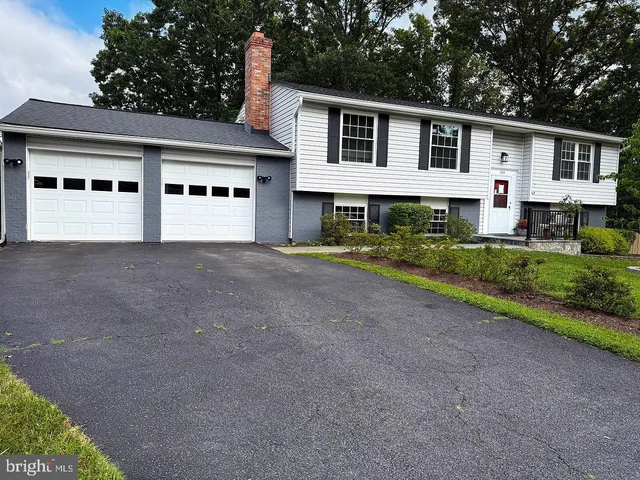 $729,999 | 229 Applegate Drive, Sterling, VA 20164