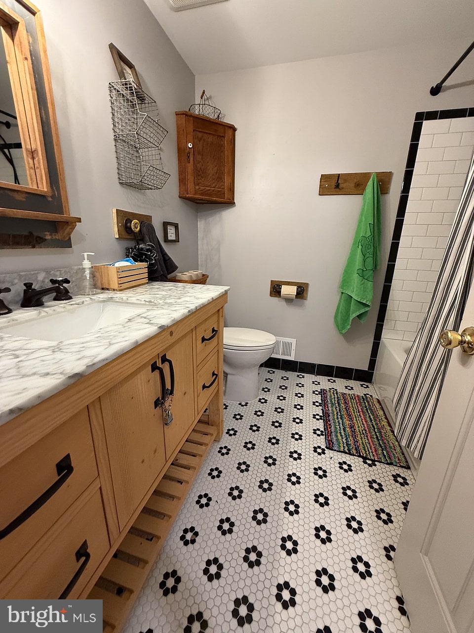 229 Applegate Drive Sterling, VA 20164 - Photo 16 of 44