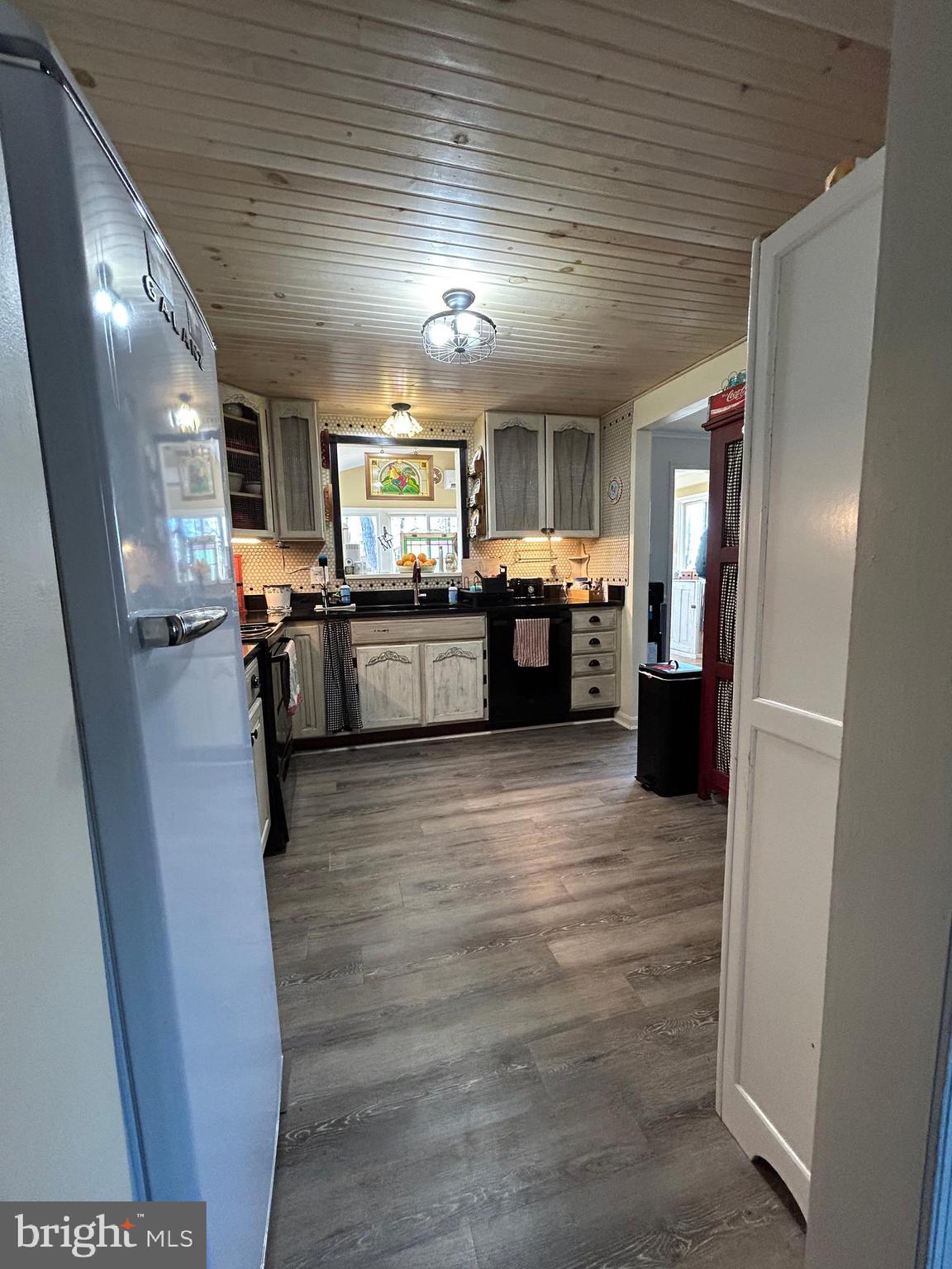 229 Applegate Drive Sterling, VA 20164 - Photo 3 of 44