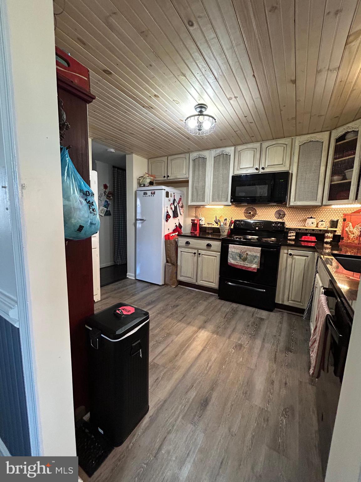 229 Applegate Drive Sterling, VA 20164 - Photo 4 of 44