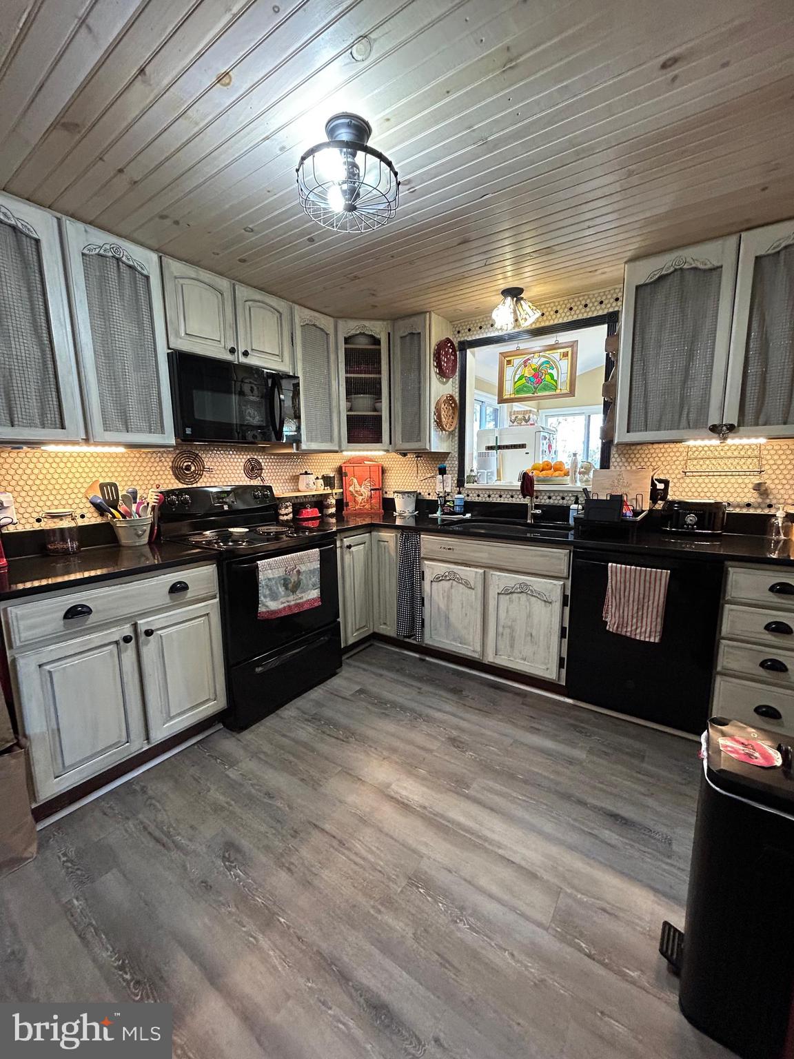 229 Applegate Drive Sterling, VA 20164 - Photo 5 of 44