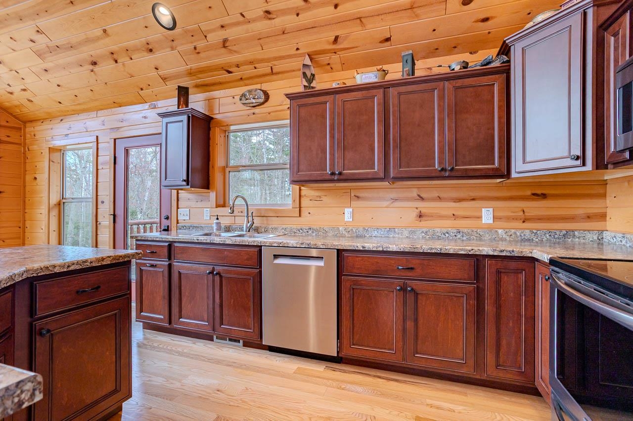 4387 Double Oaks Trail Rhinelander, WI 54501 - Photo 18 of 59