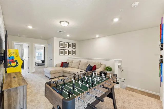 a sign on the wall of the building