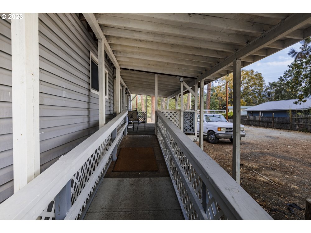 616 Missouri Flat Road Grants Pass, OR 97527 - Photo 5 of 30 Gallery Image 5