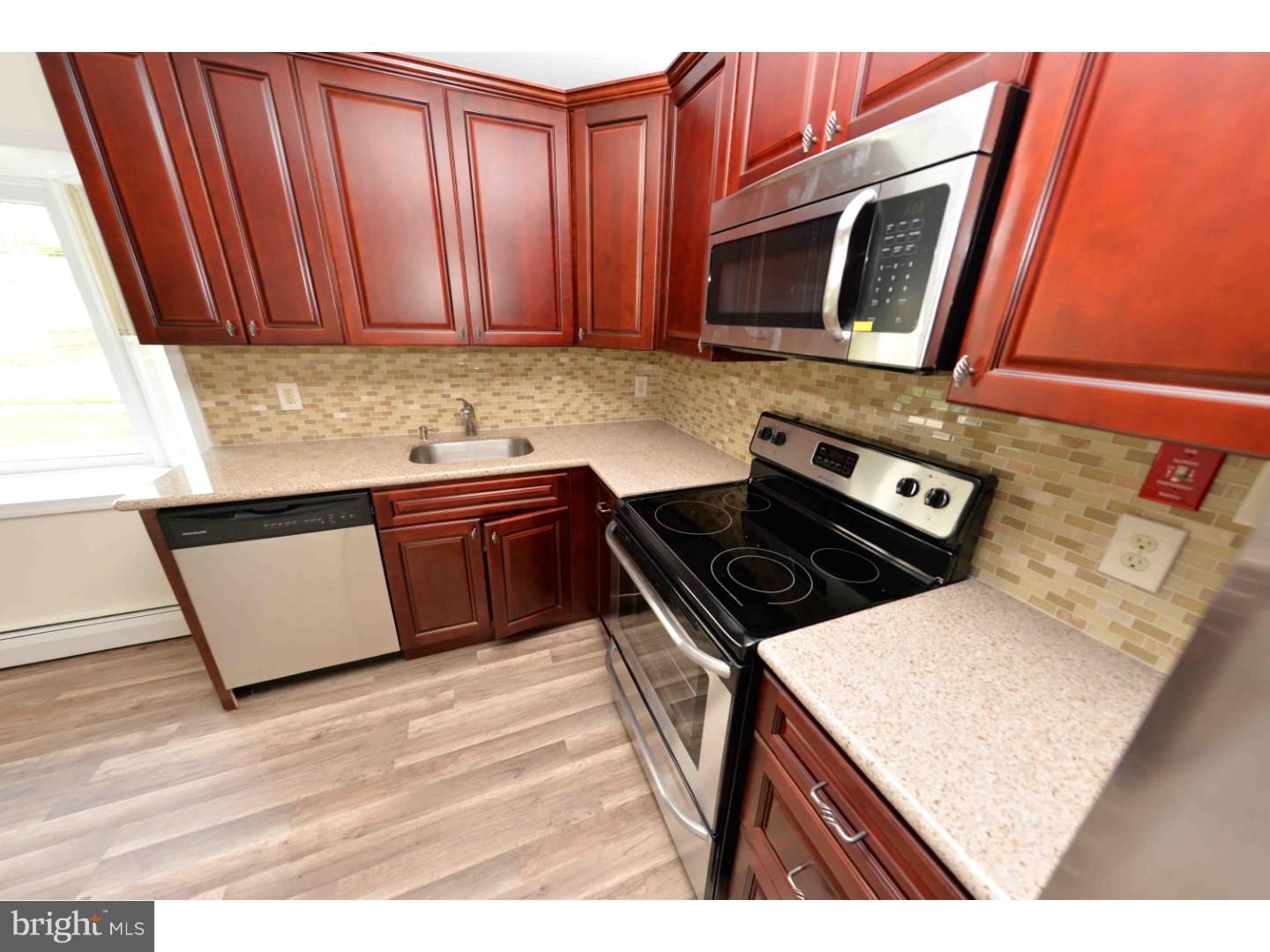 17 Butternut Road Levittown, PA 19057 - Photo 4 of 25 Gallery Image 4