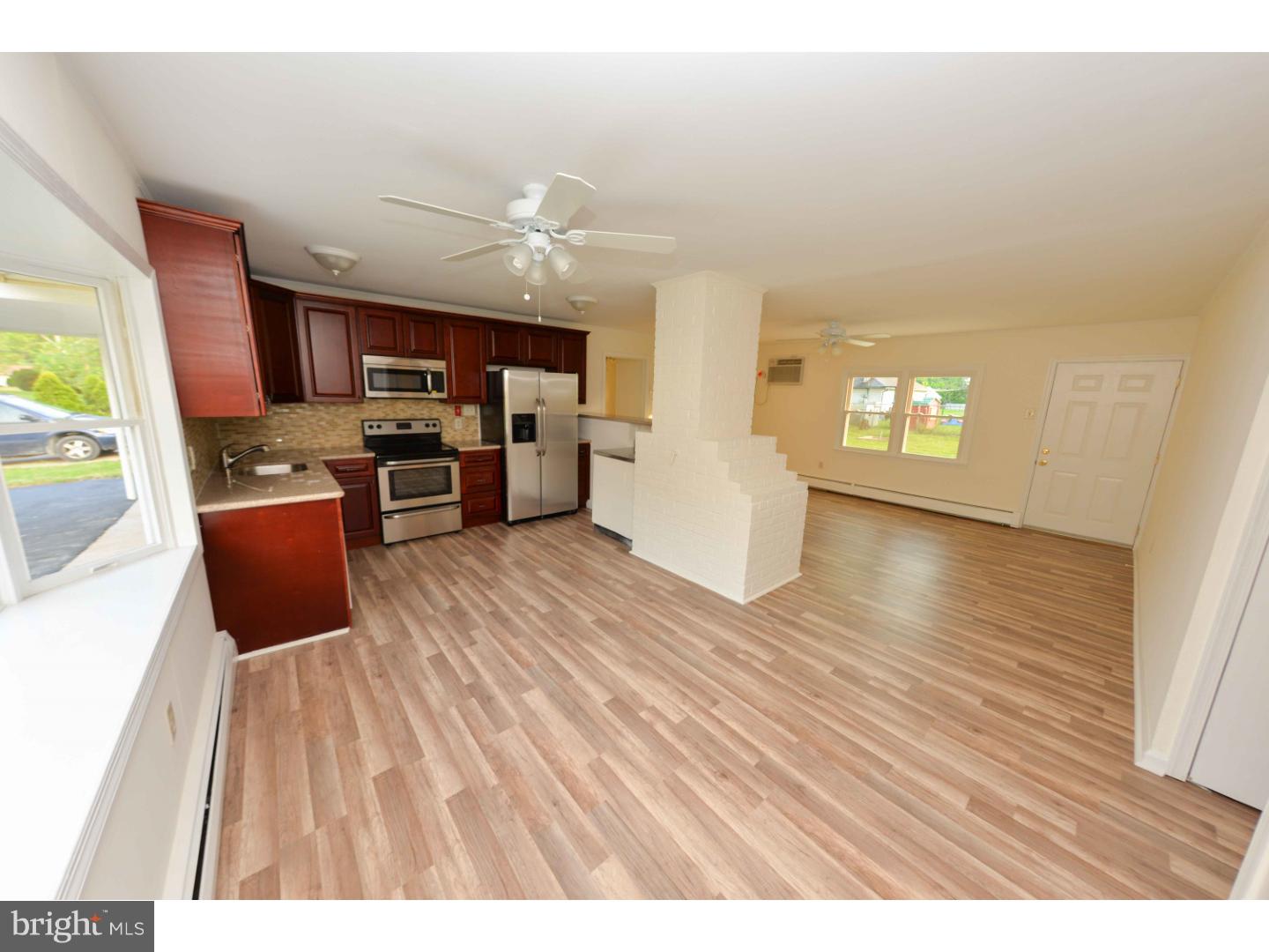 17 Butternut Road Levittown, PA 19057 - Photo 5 of 25 Gallery Image 5
