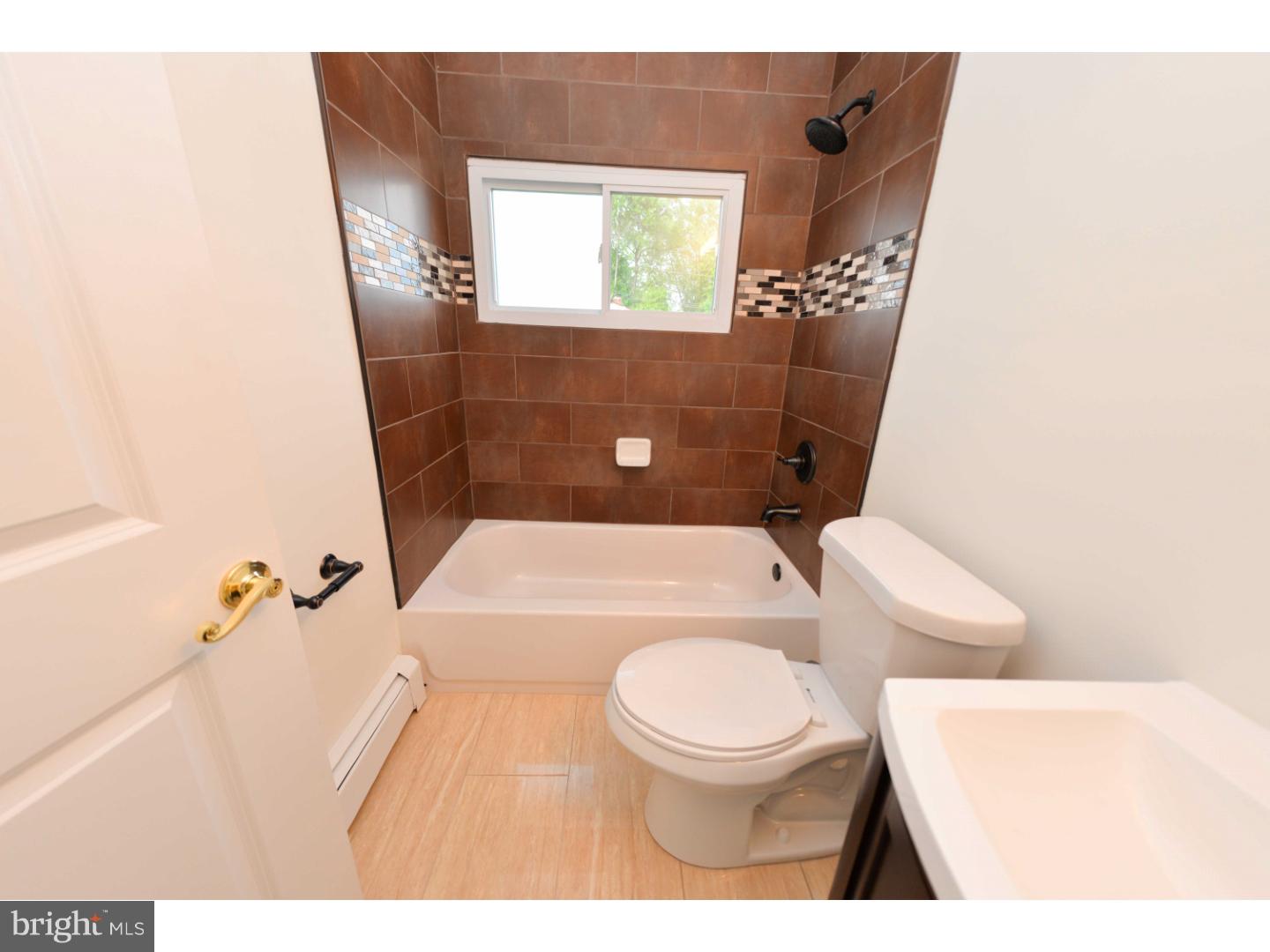 17 Butternut Road Levittown, PA 19057 - Photo 8 of 25 Gallery Image 8