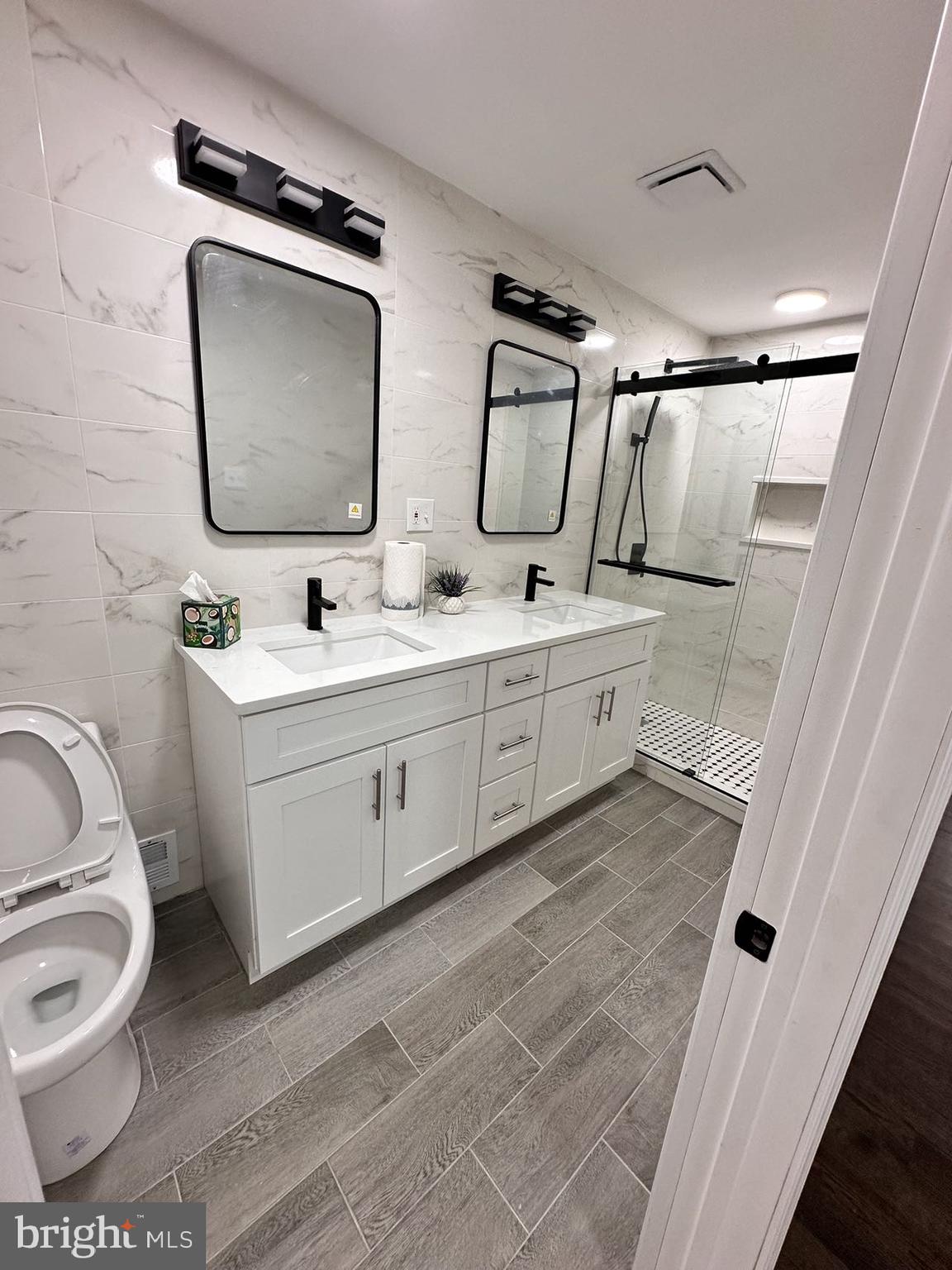 540 Manton Street Philadelphia, PA 19147 - Photo 16 of 25 a bathroom with a toilet sink and mirror