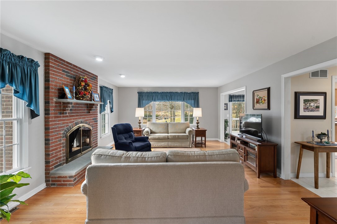 29 Wicklow Road Westerly, RI 02891 - Photo 17 of 48 Family Room