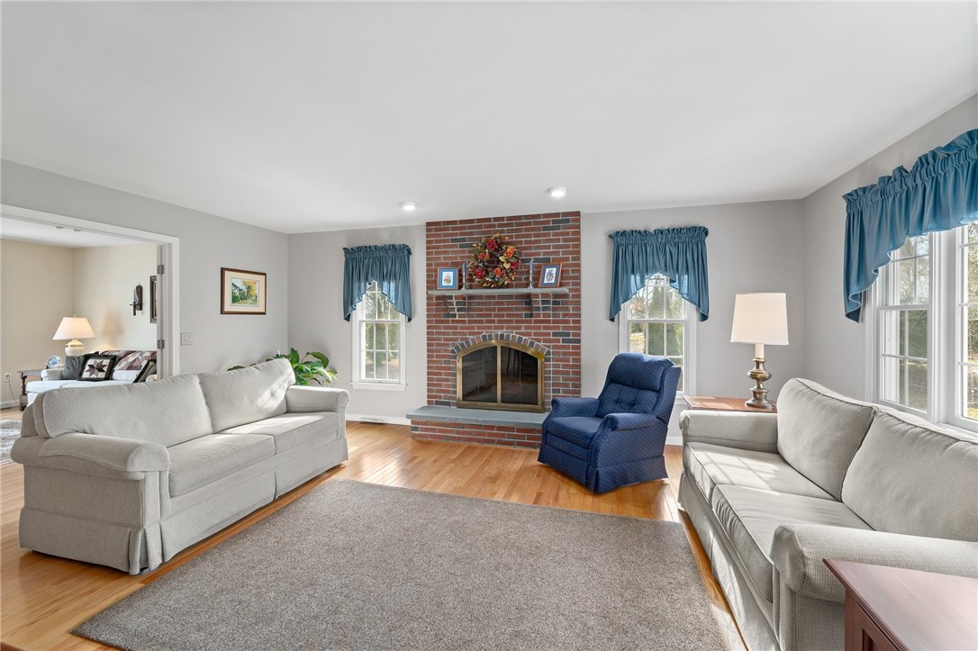 29 Wicklow Road Westerly, RI 02891 - Photo 18 of 48 Family Room