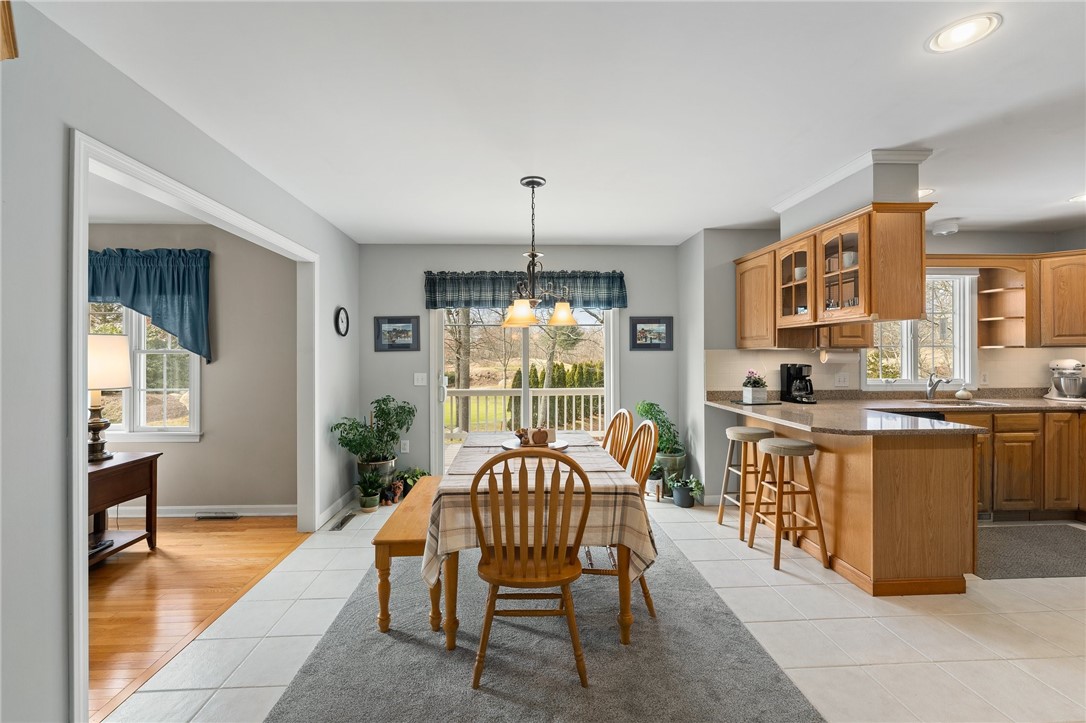 29 Wicklow Road Westerly, RI 02891 - Photo 20 of 48 Dining Area