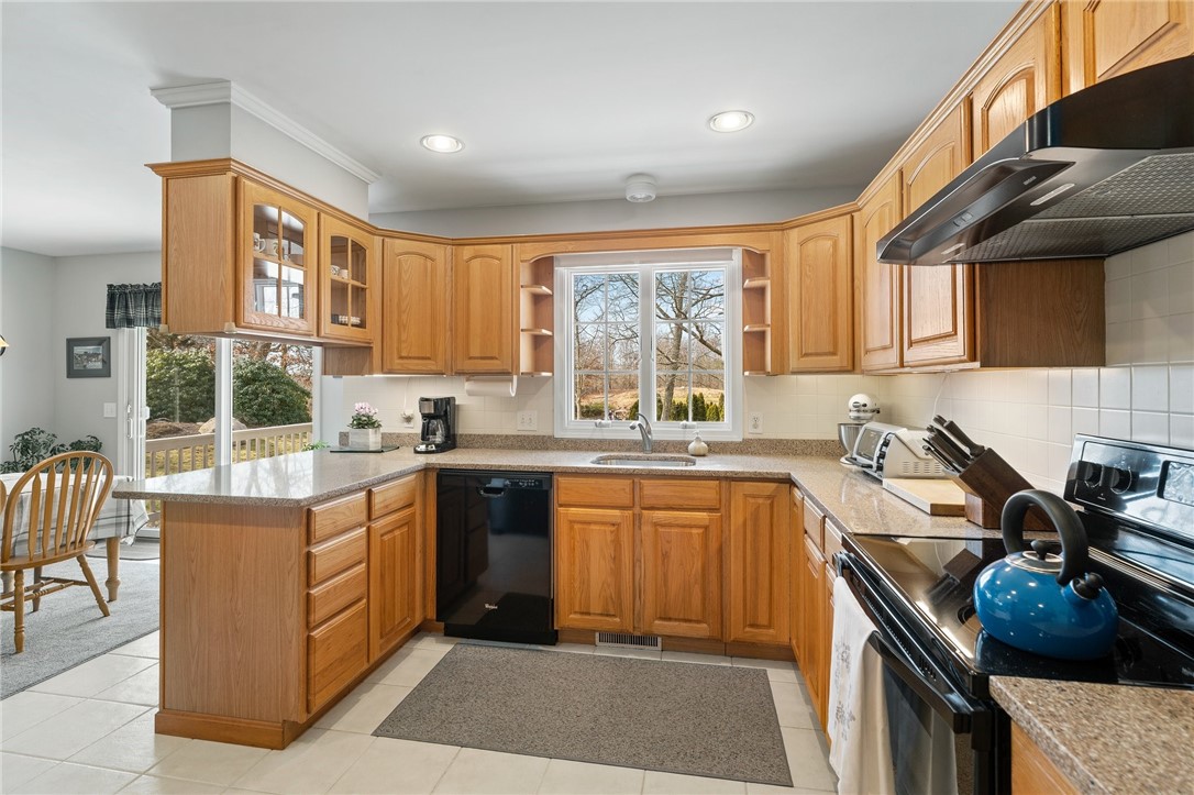 29 Wicklow Road Westerly, RI 02891 - Photo 22 of 48 Kitchen