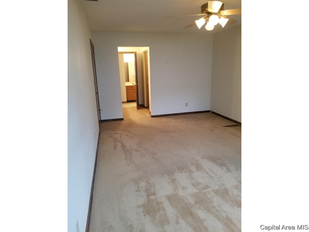100 Astoria Road Springfield, IL 62704 - Photo 8 of 16