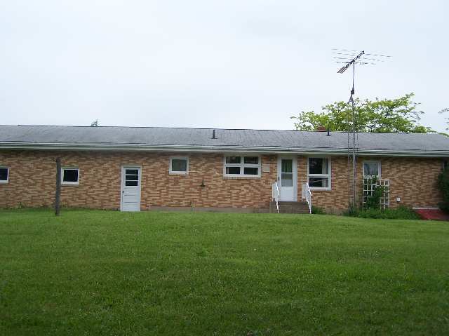 4601 South Derinda Road Elizabeth, IL 61028 - Photo 2 of 8 a front view of a house with a garden