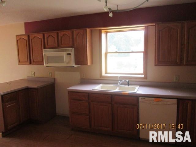 2569 Canterbury Road Muscatine, IA 52761 - Photo 6 of 13 Gallery Image 6