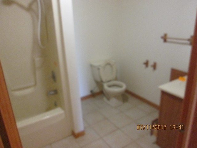 2569 Canterbury Road Muscatine, IA 52761 - Photo 8 of 13 Gallery Image 8