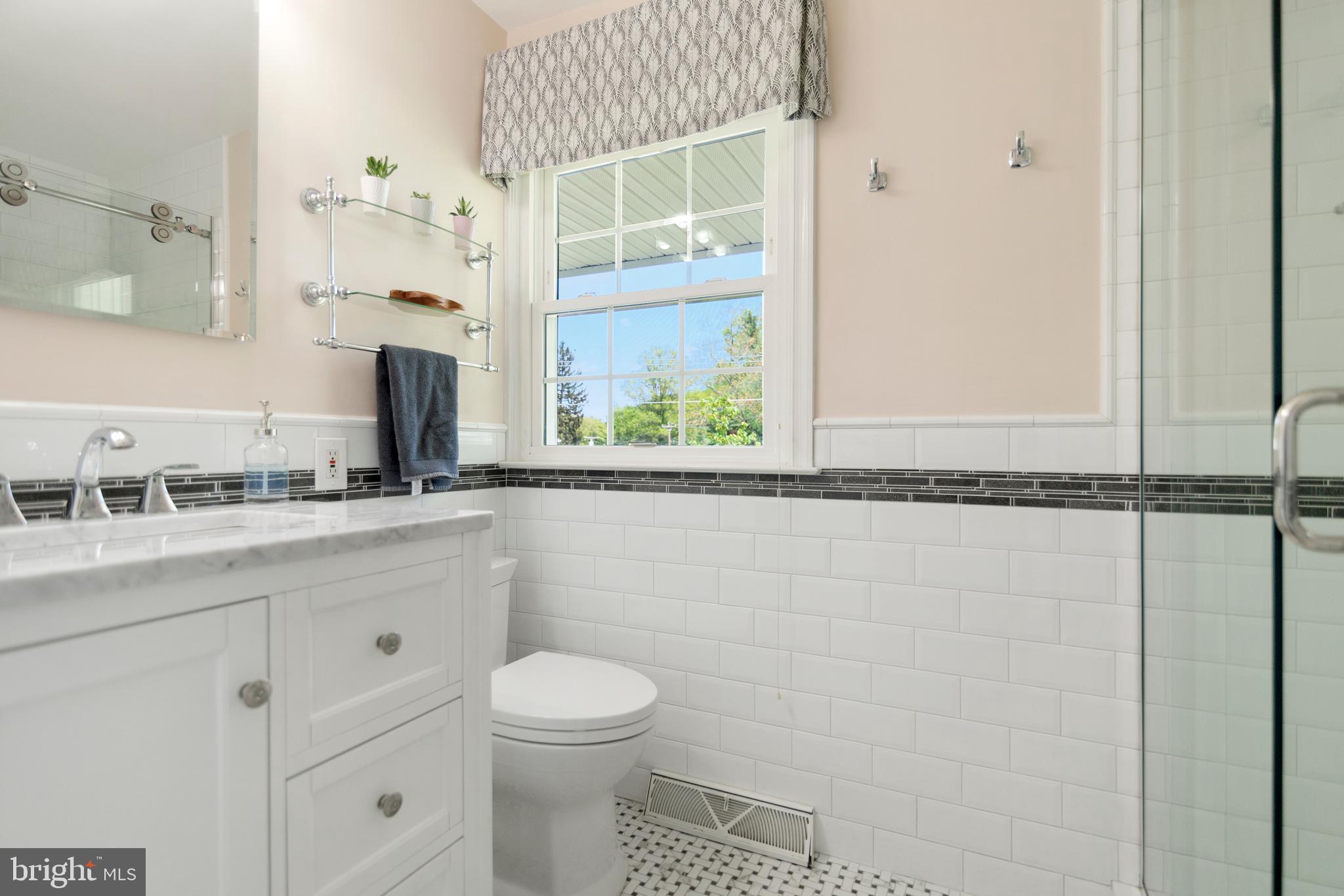 557 Kings Road Yardley, PA 19067 - Photo 14 of 25 Master En-suite Bath