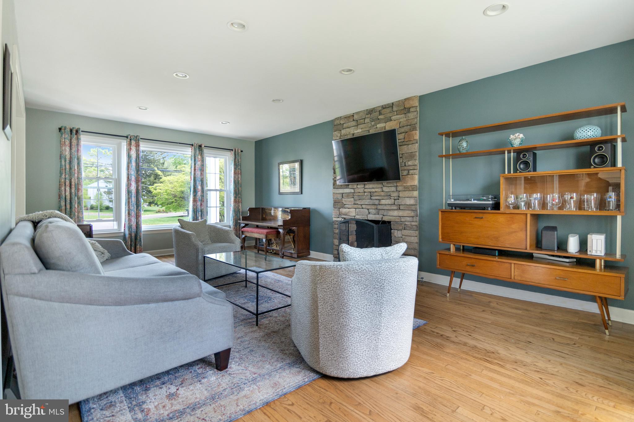 557 Kings Road Yardley, PA 19067 - Photo 9 of 25 Great Room