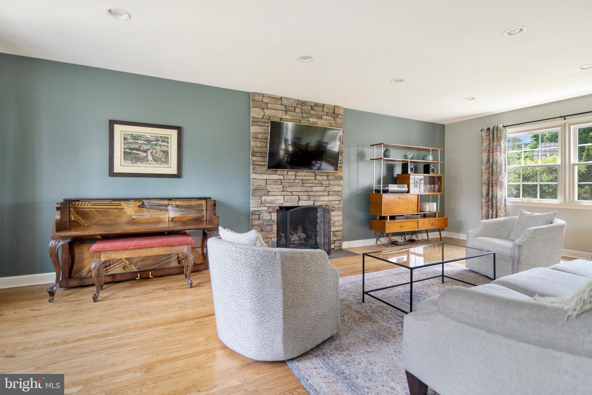 557 Kings Road Yardley, PA 19067 - Photo 10 of 25 Great Room