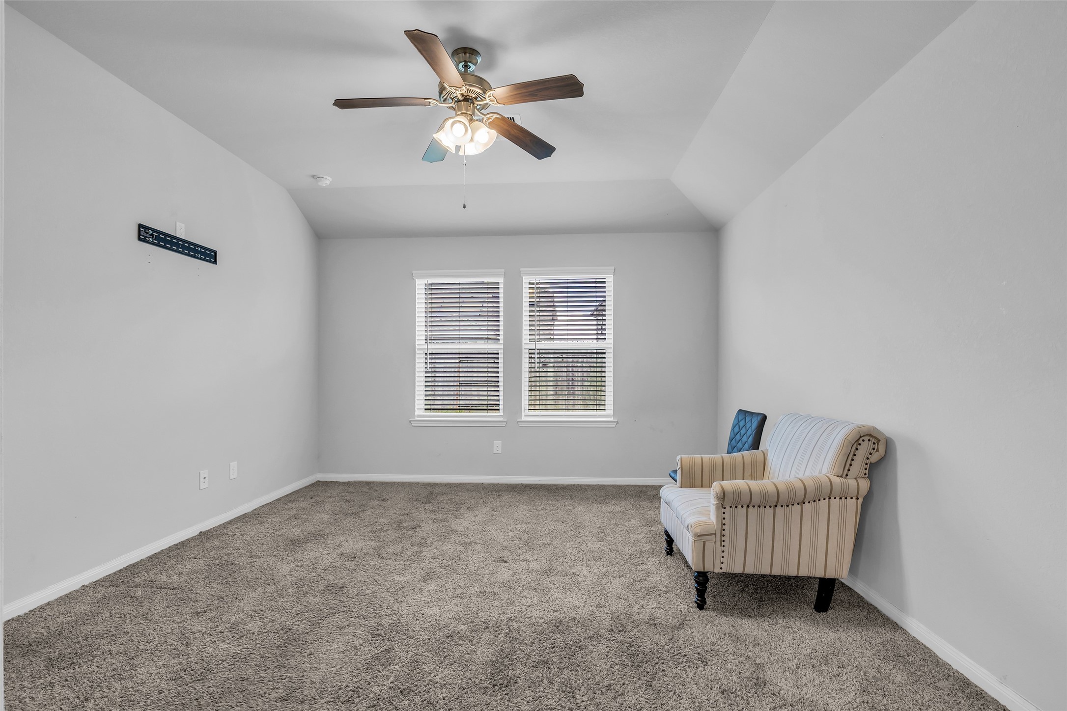 827 Cloverdale Drive Rosharon, TX 77583 - Photo 12 of 22 The spacious primary bedroom with full ensuite is waiting for your design touches.