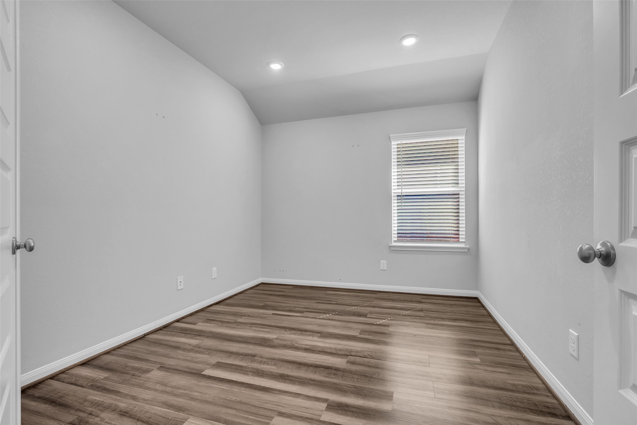 827 Cloverdale Drive Rosharon, TX 77583 - Photo 16 of 22 With the size of this study, it could easily function as a fourth bedroom.