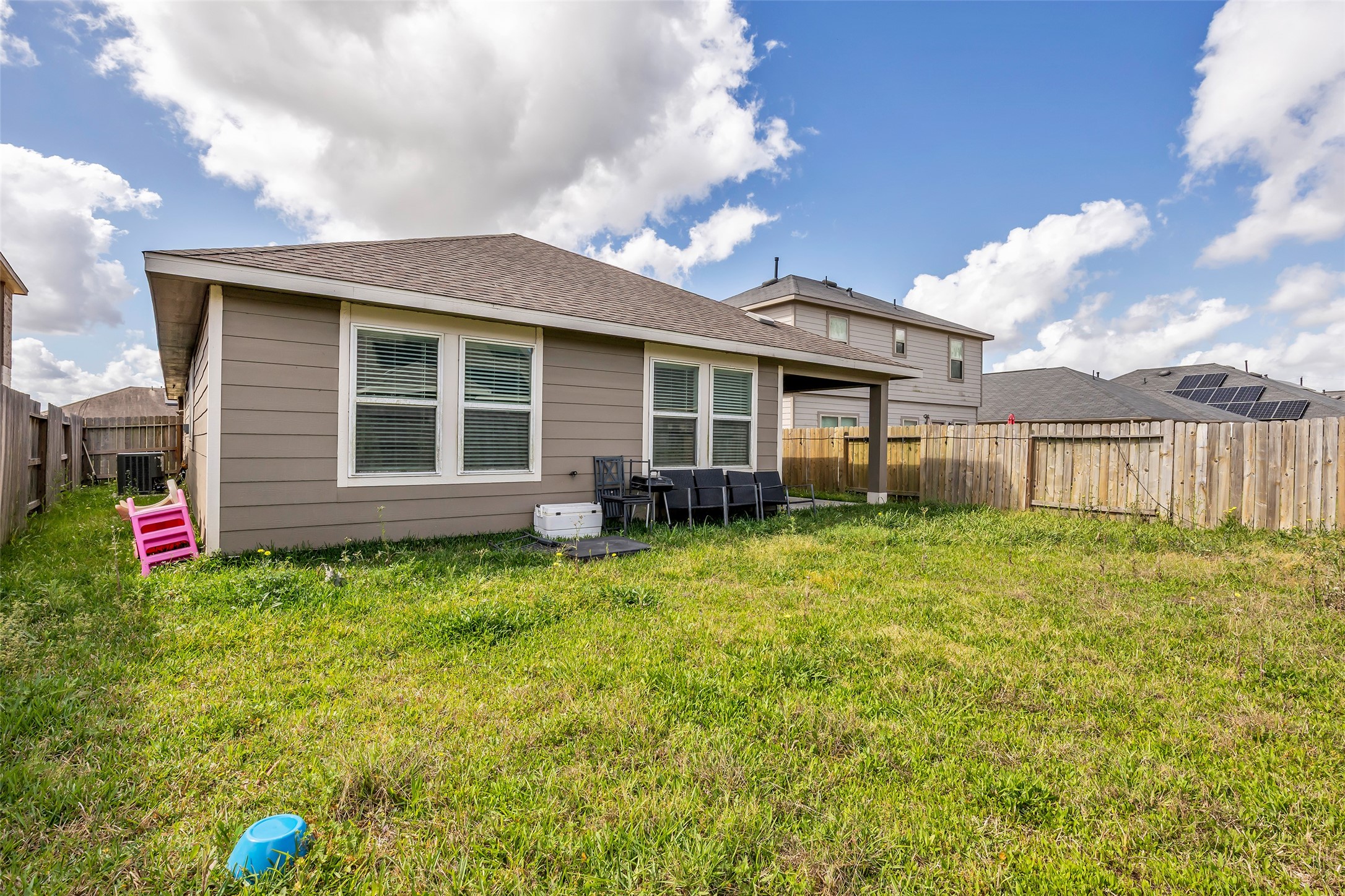 827 Cloverdale Drive Rosharon, TX 77583 - Photo 21 of 22 This backyard is the perfect size to allow for privacy without too much maintenance.