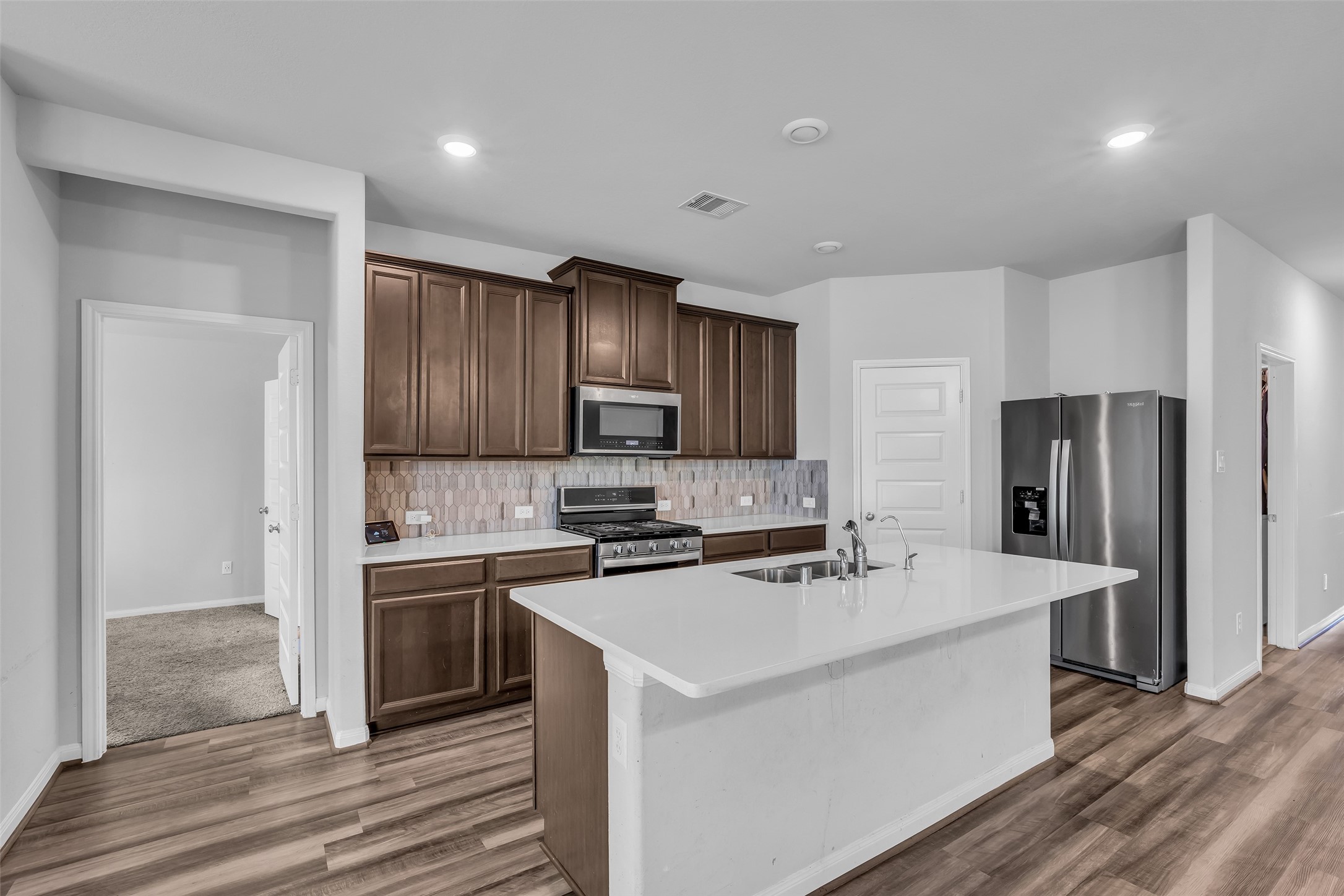 827 Cloverdale Drive Rosharon, TX 77583 - Photo 3 of 22