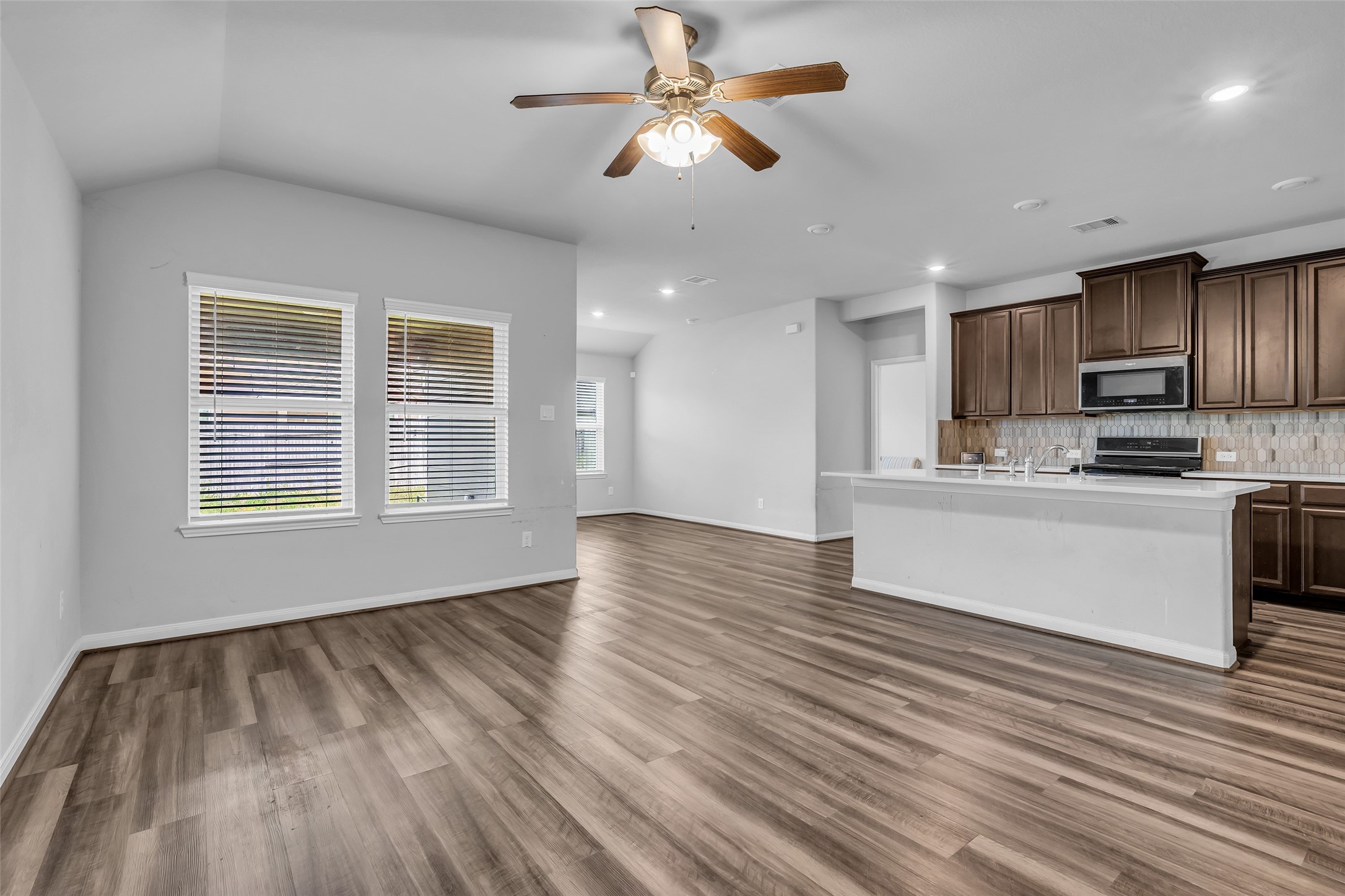 827 Cloverdale Drive Rosharon, TX 77583 - Photo 7 of 22