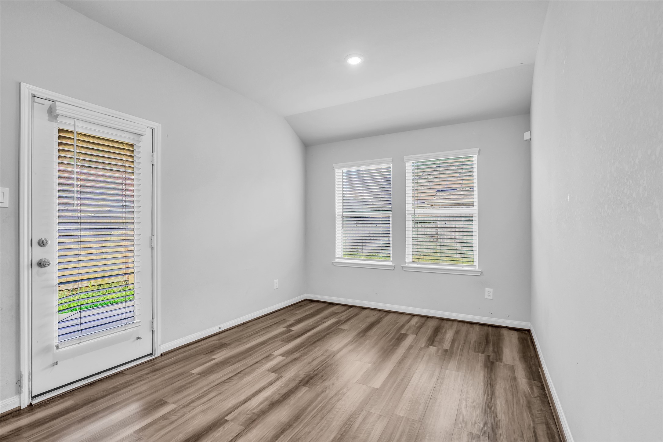 827 Cloverdale Drive Rosharon, TX 77583 - Photo 9 of 22