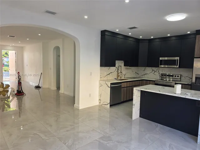 $3,300 | 16643 Southwest 80th Terrace, Unit 16643, Miami, FL 33193