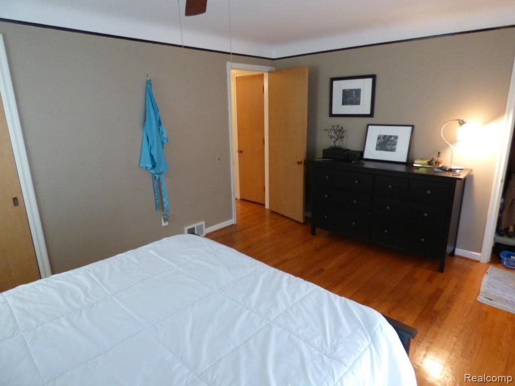 784 Harcourt Road Grosse Pointe, MI 48230 - Photo 19 of 49 P1250678.jpg