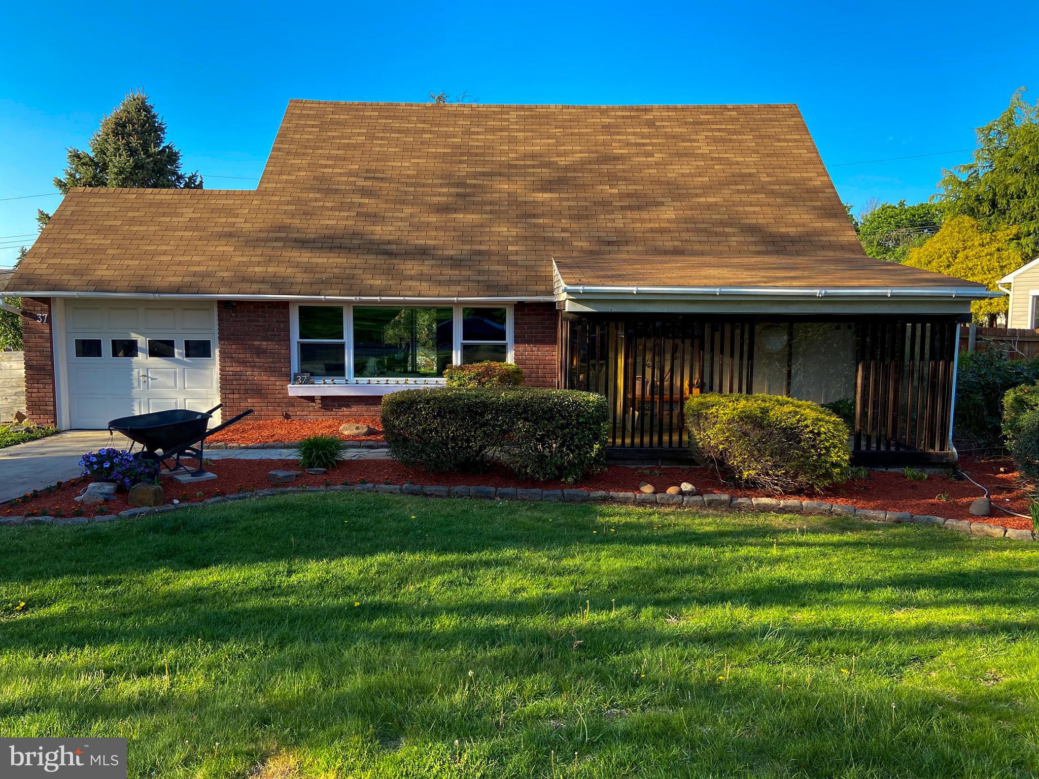 37 Quarter Turn East Road Levittown, PA 19057 - Photo 2 of 48 Gallery Image 2