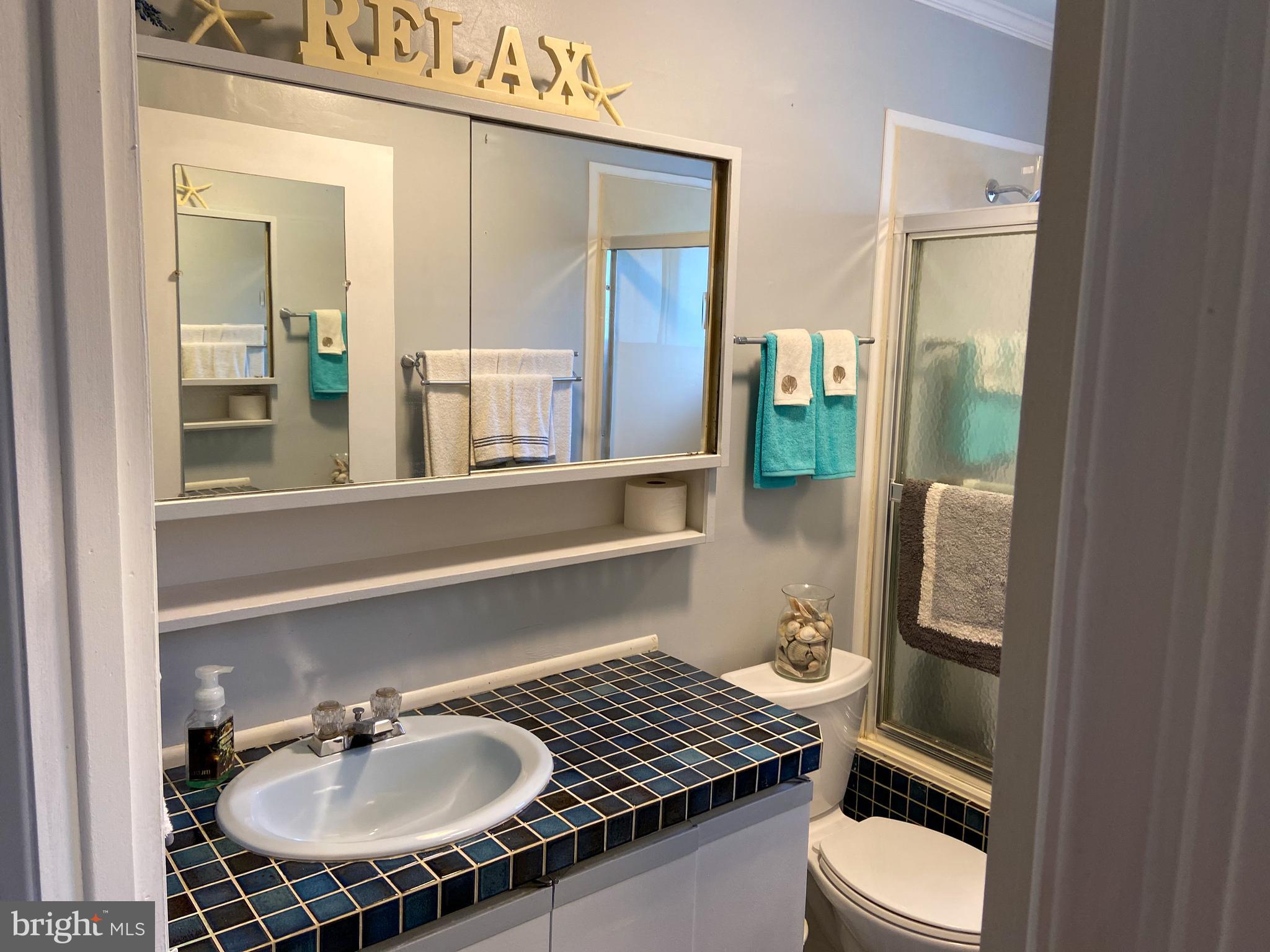 37 Quarter Turn East Road Levittown, PA 19057 - Photo 24 of 48 First floor full bathroom