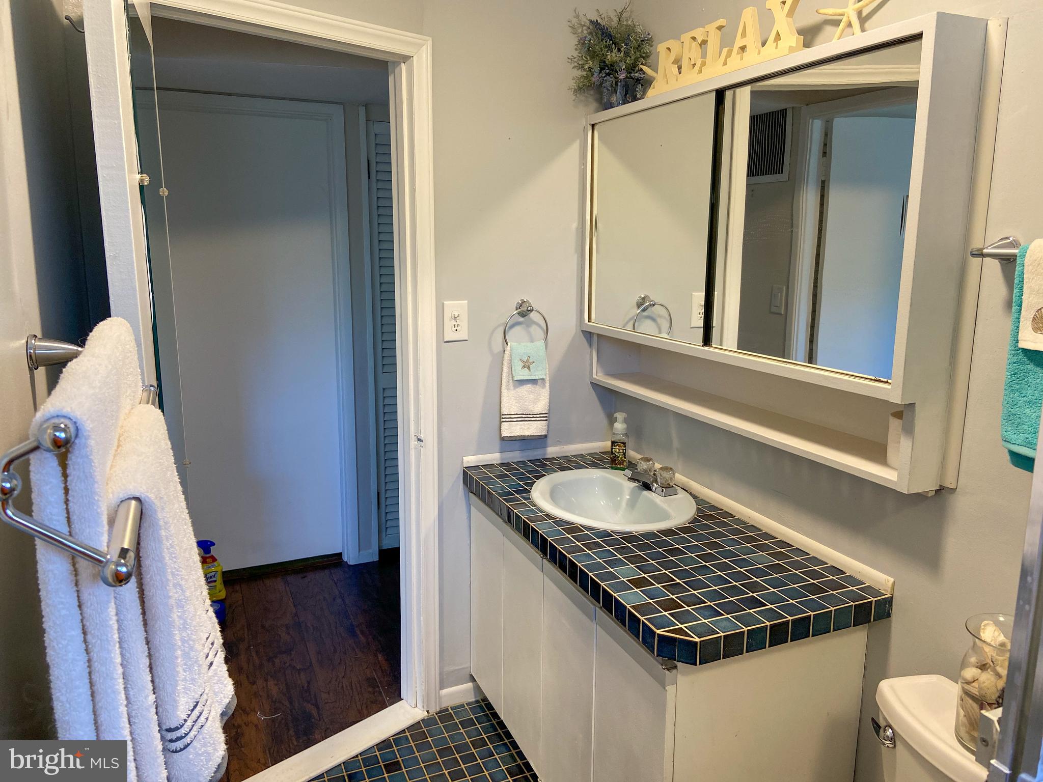 37 Quarter Turn East Road Levittown, PA 19057 - Photo 25 of 48 First floor full bathroom