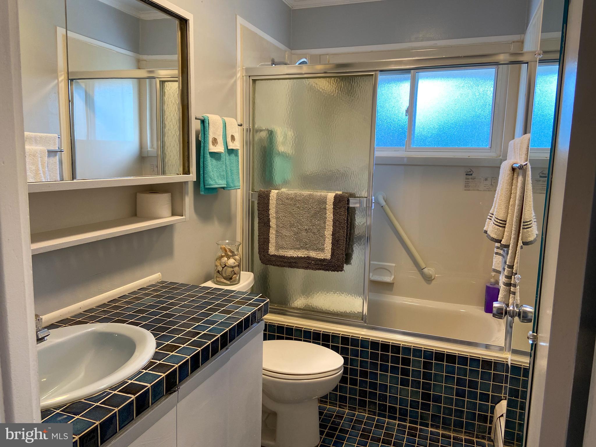 37 Quarter Turn East Road Levittown, PA 19057 - Photo 26 of 48 First floor full bathroom