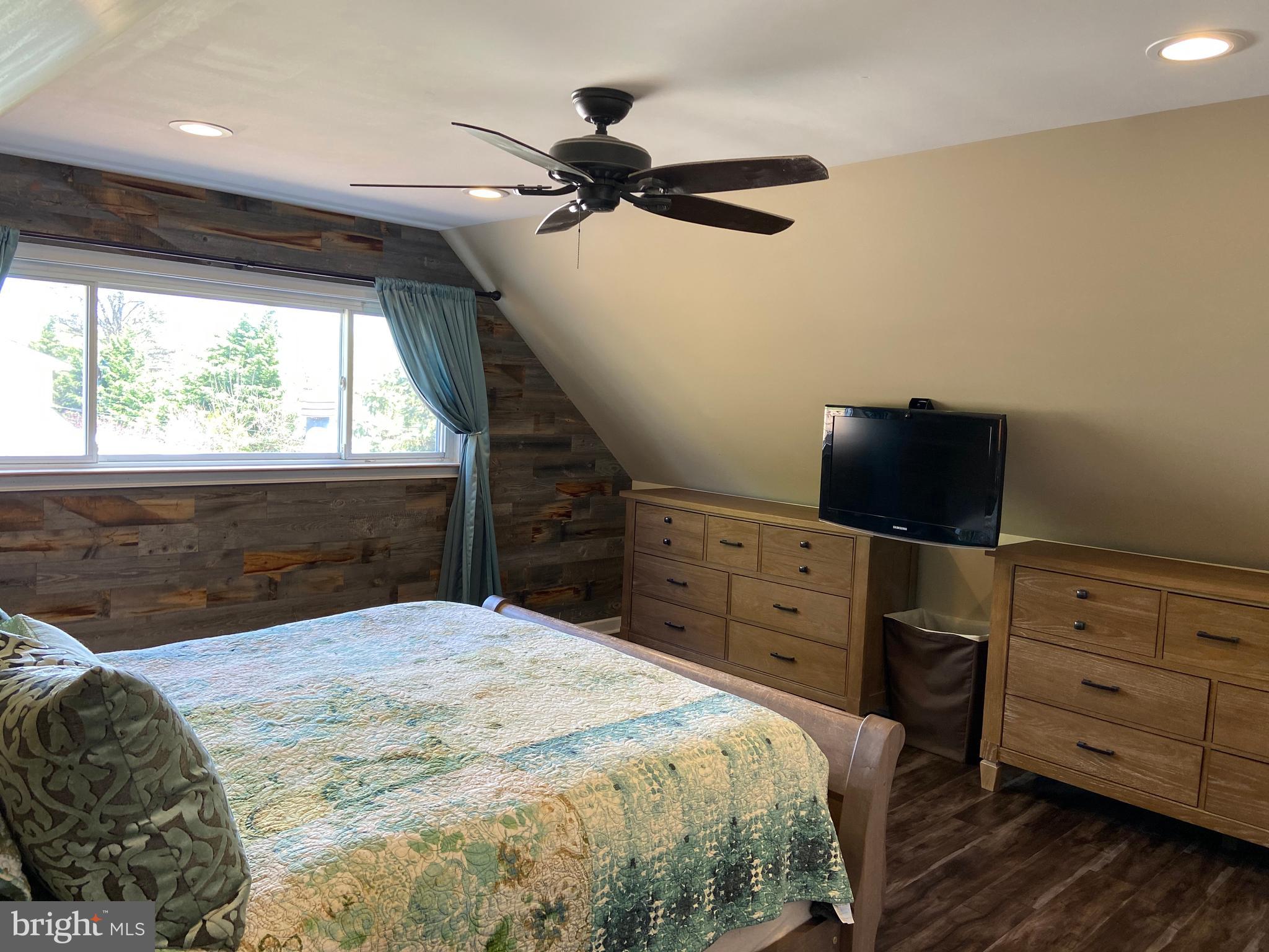 37 Quarter Turn East Road Levittown, PA 19057 - Photo 37 of 48 Master Bedroom with hardwood floors & accent wall