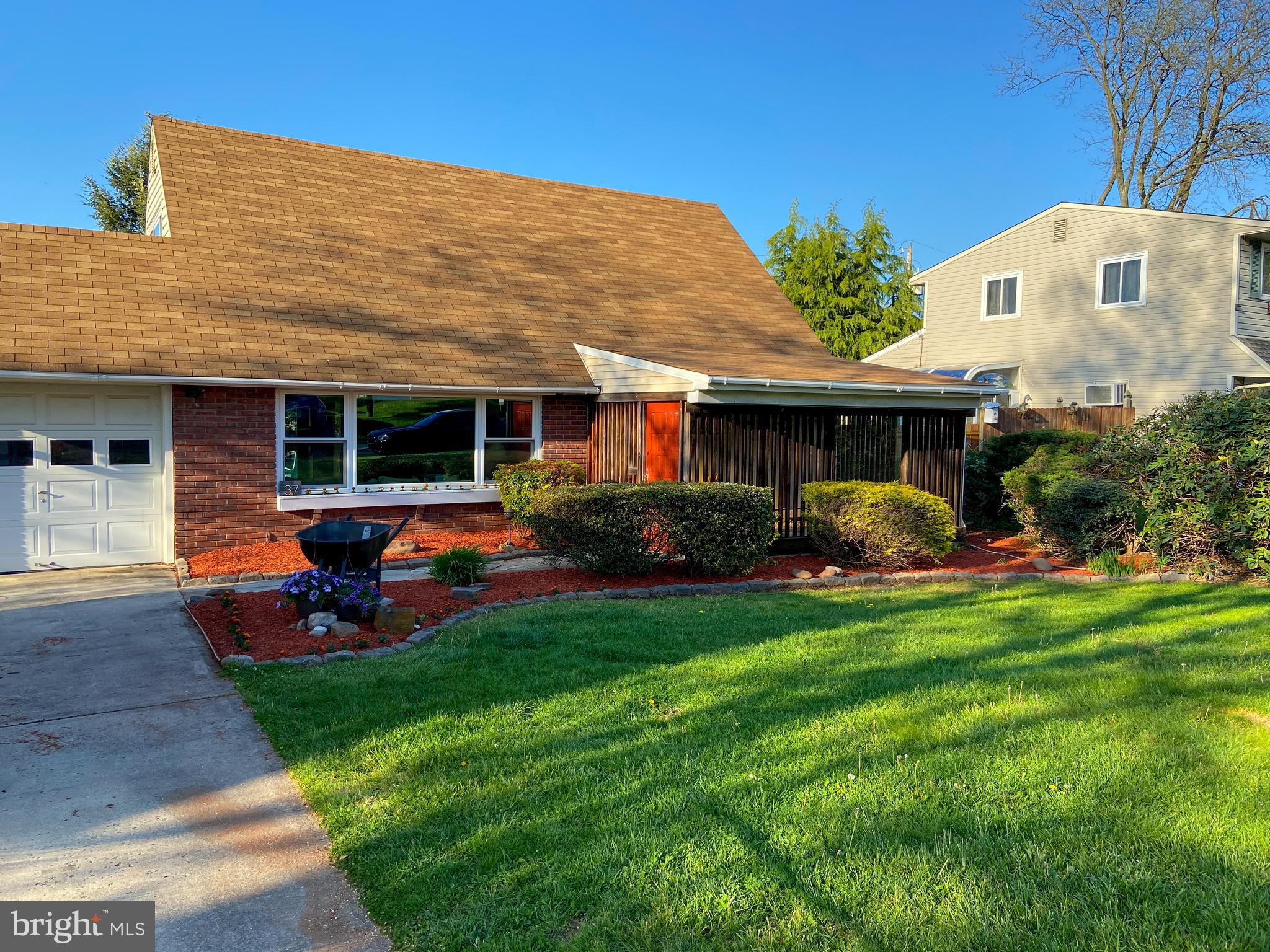 37 Quarter Turn East Road Levittown, PA 19057 - Photo 5 of 48 Gallery Image 5