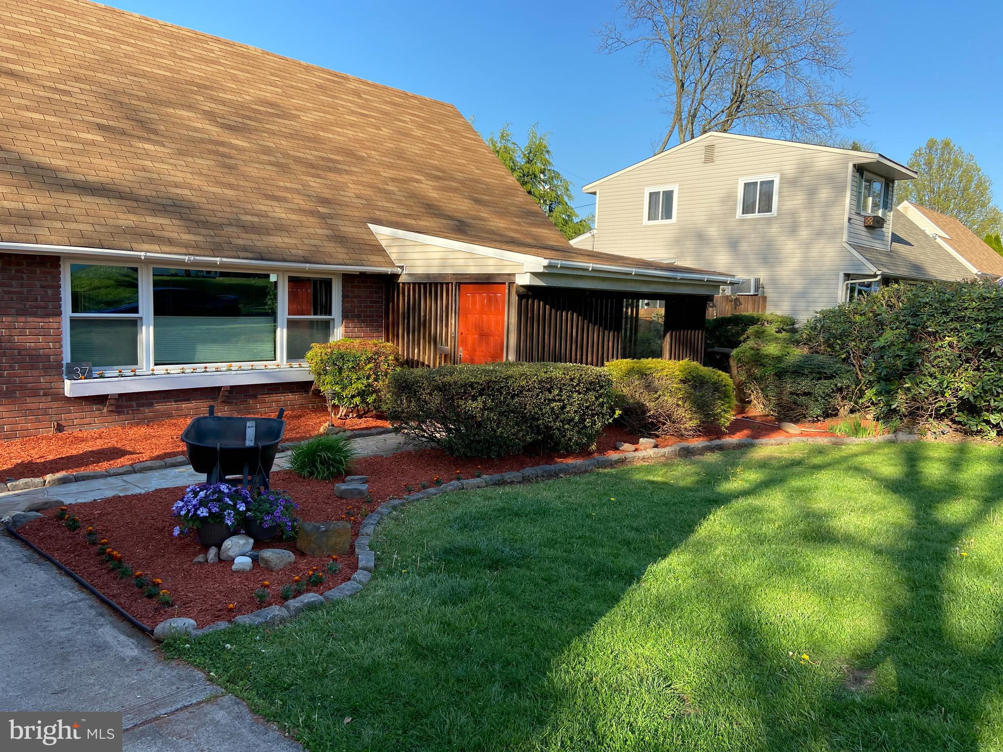 37 Quarter Turn East Road Levittown, PA 19057 - Photo 6 of 48 Gallery Image 6