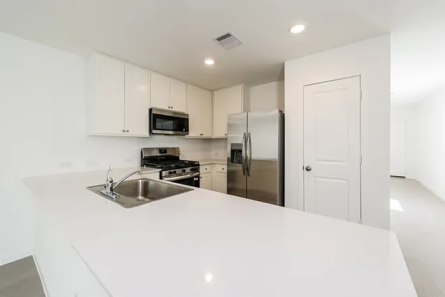 $1,830 | 1535 Sunset Ridge Drive, Conroe, TX 77306