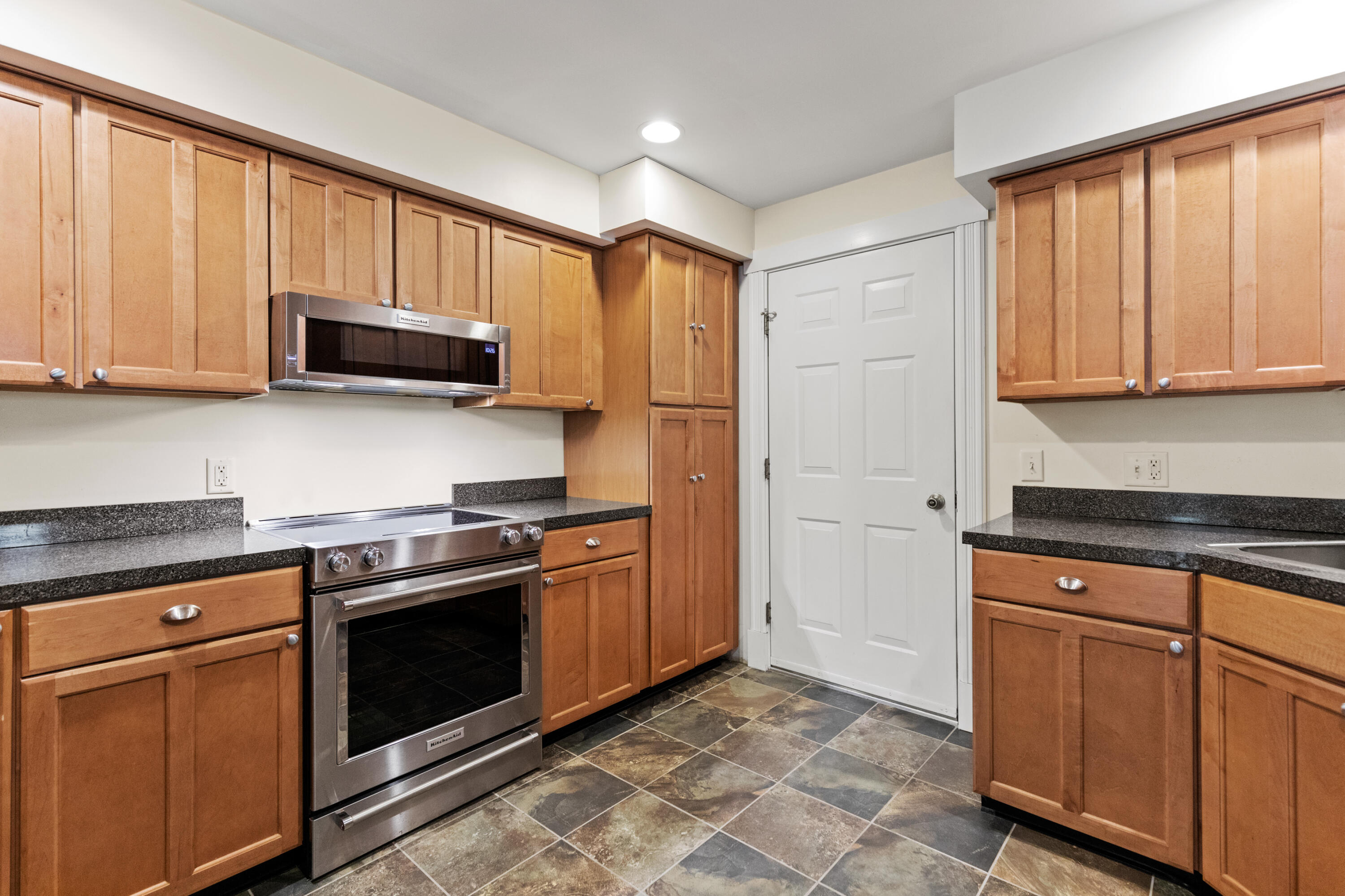5 Westvale Road, Unit A Kennebunkport, ME 04046 - Photo 10 of 39 5Westvale#AKennebunkport_003